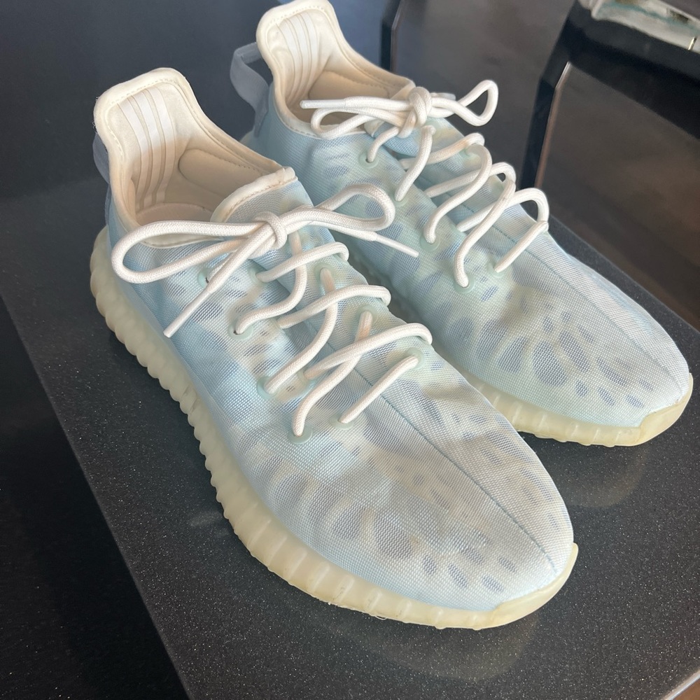 COPY - Men’s Yeezy Size 10 Sneakers!